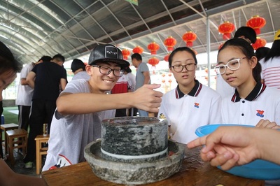 走在鄉(xiāng)村振興的路上 米果果小鎮(zhèn)——童趣樂(lè)園與農(nóng)業(yè)振興的雙重奏